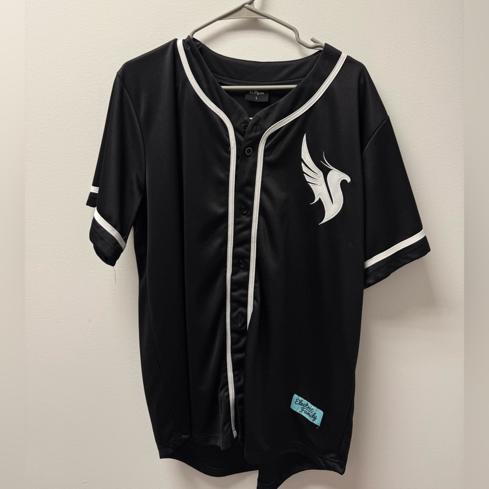 Illenium black and white jersey